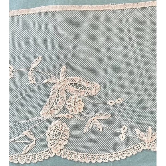 Antique Handmade Brussels Appliqué Lace Border Rectangular Panel, 17” by 7” - Picture 4 of 8